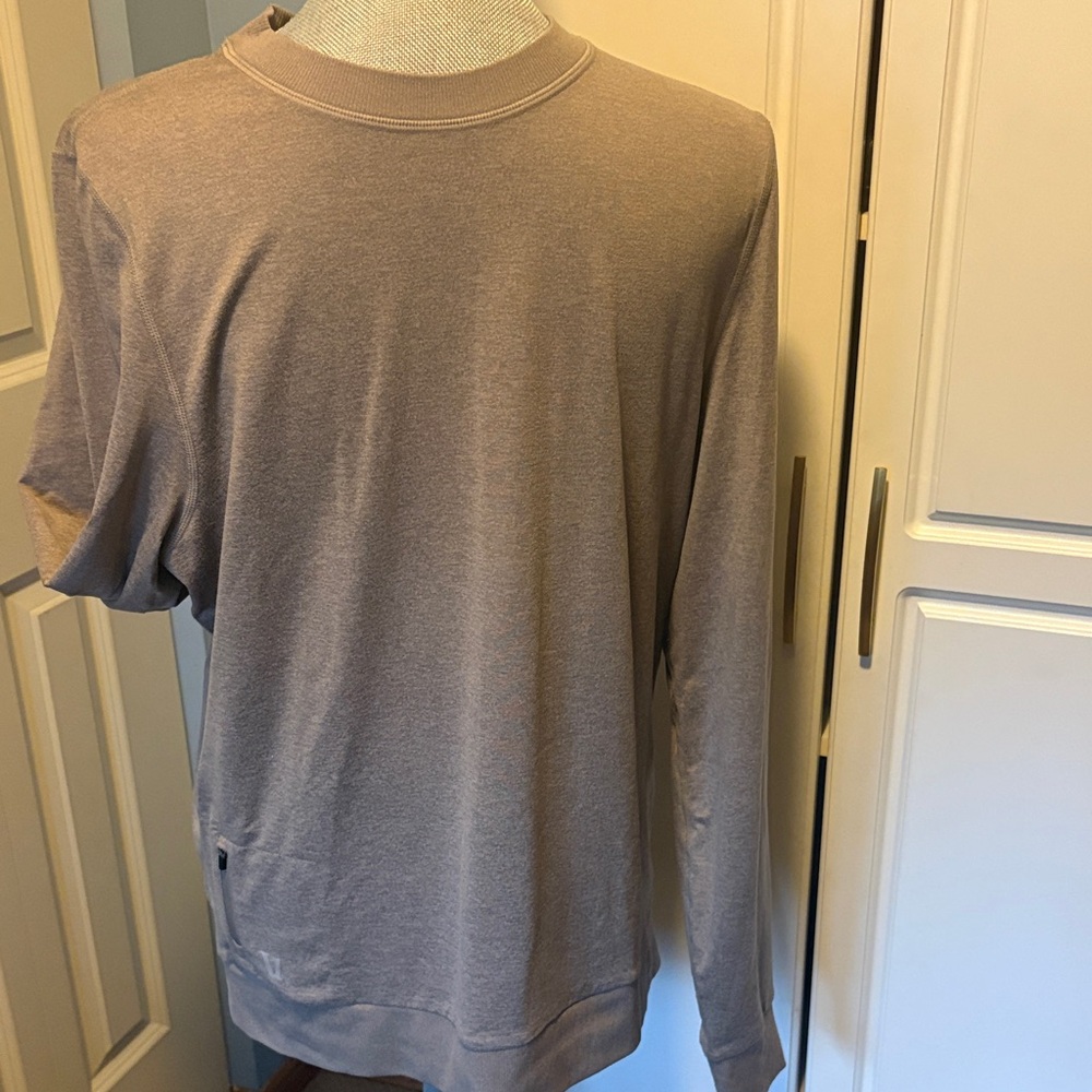 VUORI Ponto Performance Crew Taupe Crewneck Pullover Baselayer Sz Medium EUC